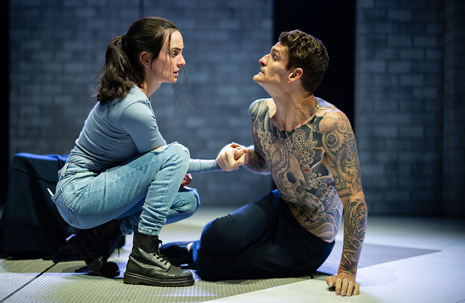 Zoe de Plevitz as Jess and Dan Daw as John (photograph by Morgan Roberts)